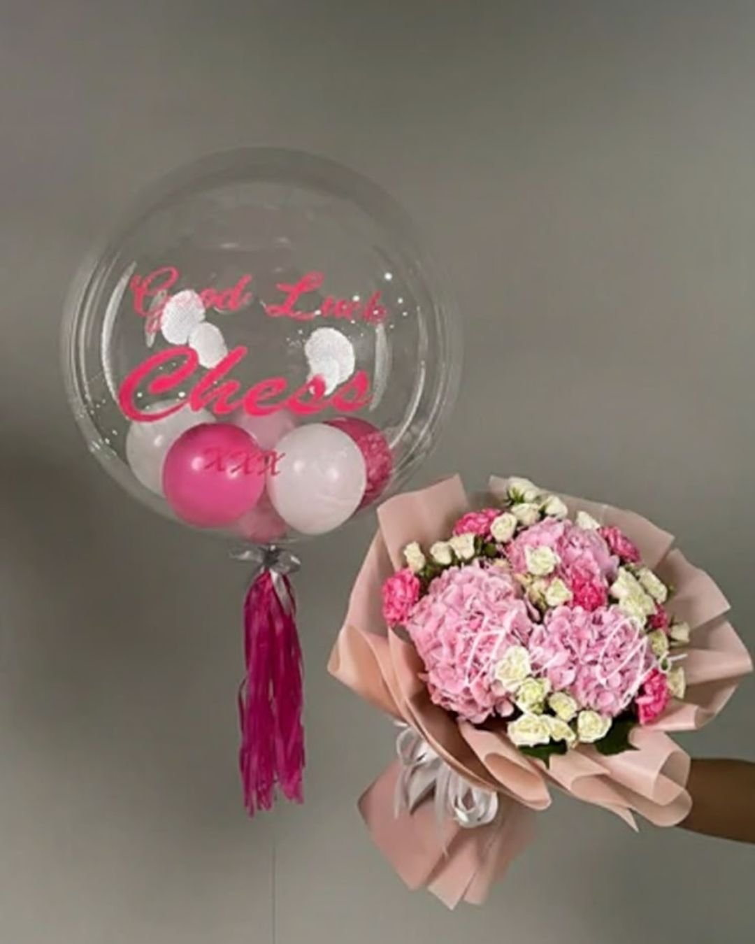 Balloon and Flower Arrangement – Combination 2 with Roses, Hydrangeas & Customized Balloons