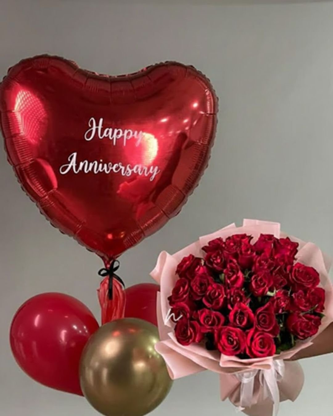 Valentine Balloon and Flower Arrangement – Combination 1 with Red Roses & Heart Balloon