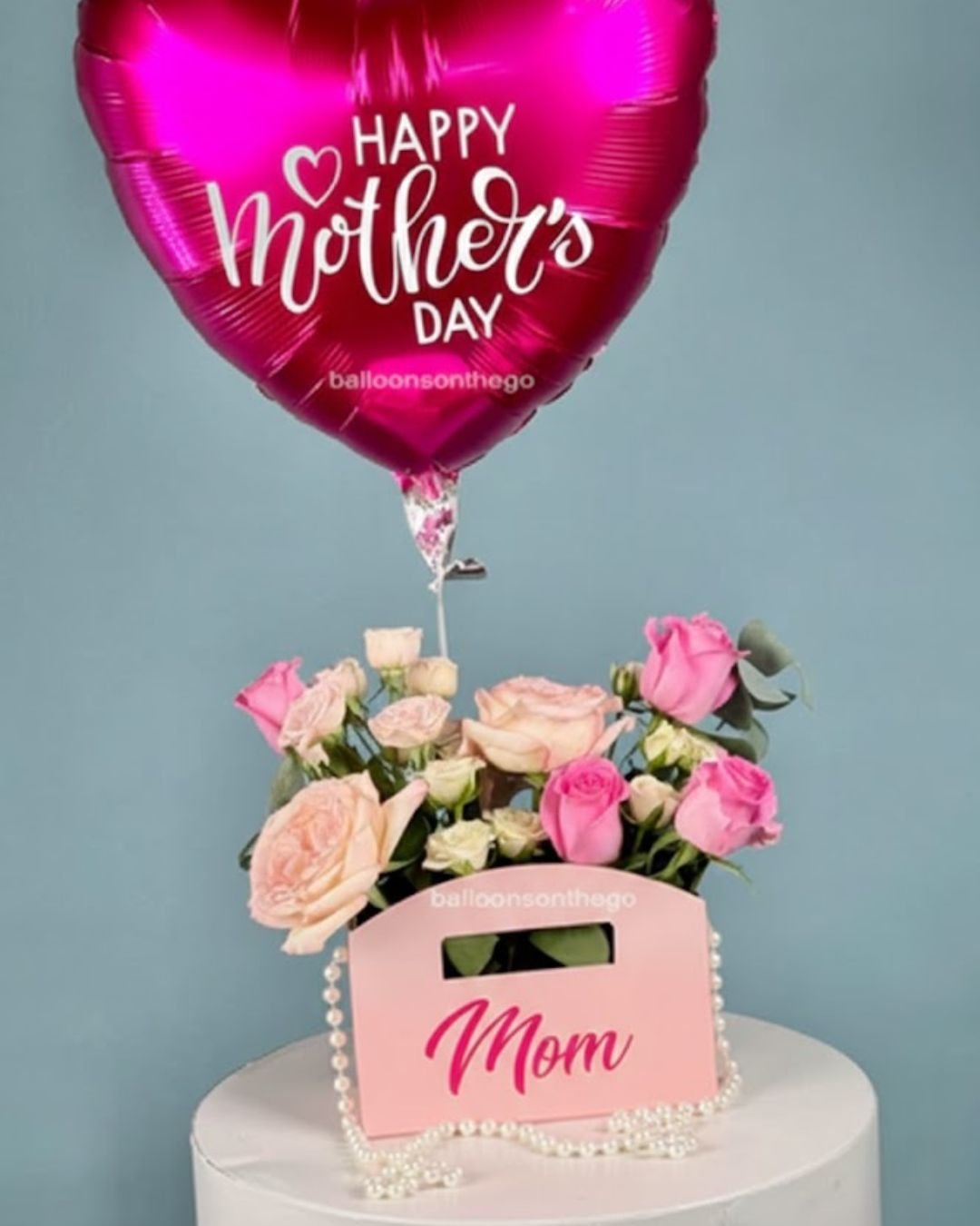 Fresh Roses Box with Pearl String and Customized Heart Foil