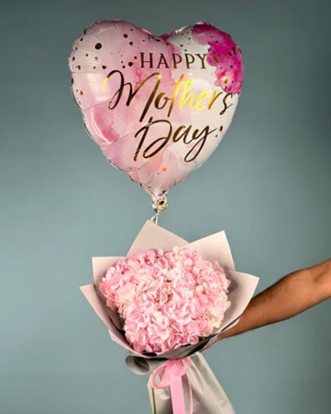 Mother's Day Flowers and Balloon Foil – Hydrangea Bouquet with Foil Balloon