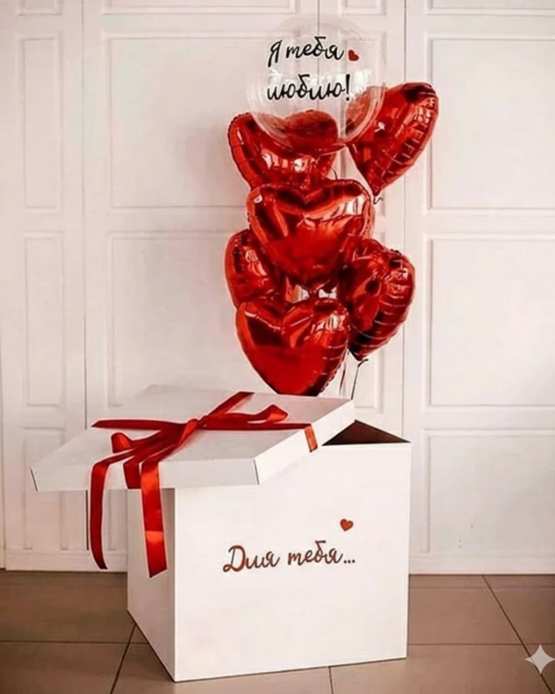 Surprise Box with Customized Balloon and Hearts – Romantic Balloon and Gift Arrangement