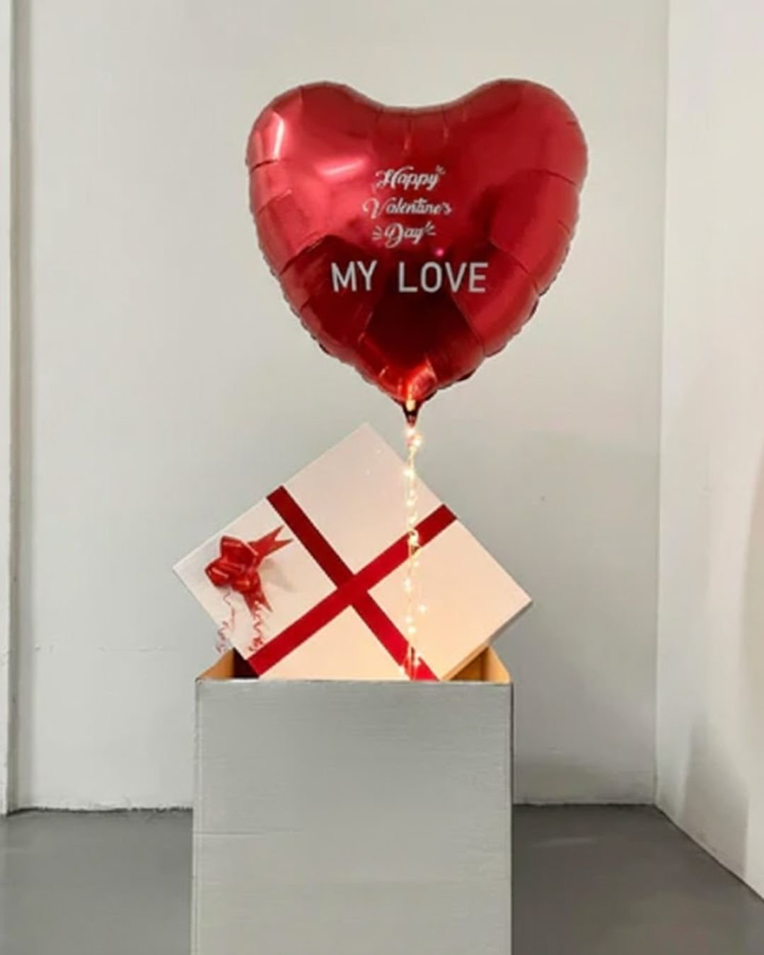 Valentine Surprise Box with Lights – Customized Heart Foil with Illuminations