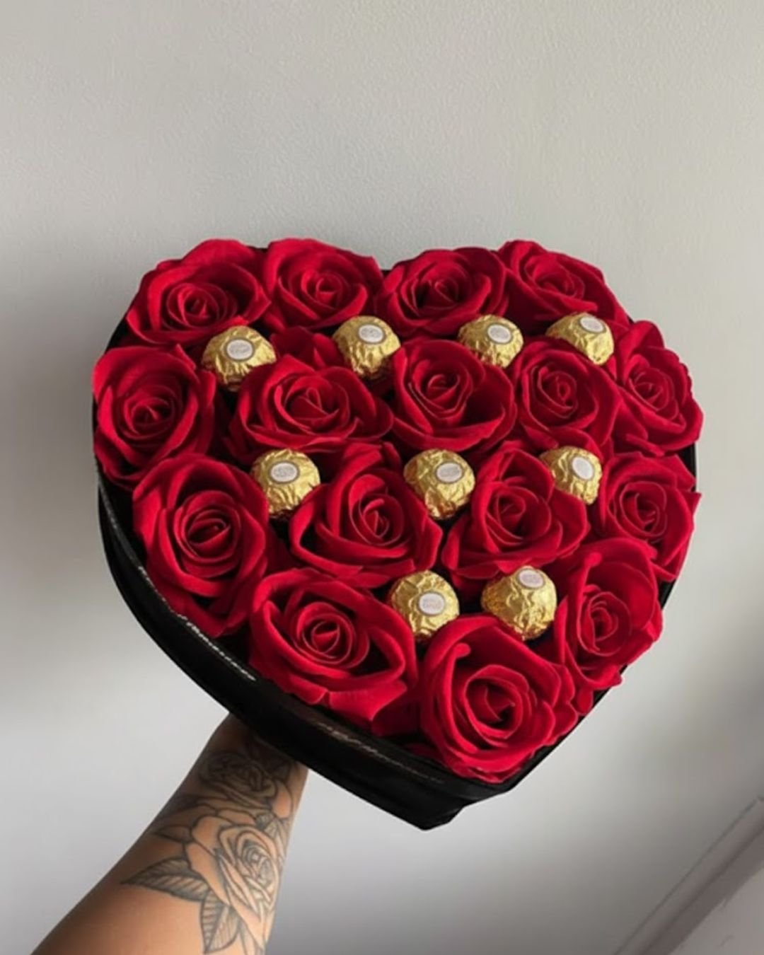 Heart Box with Chocolate and Roses – Romantic Floral & Chocolate Arrangement