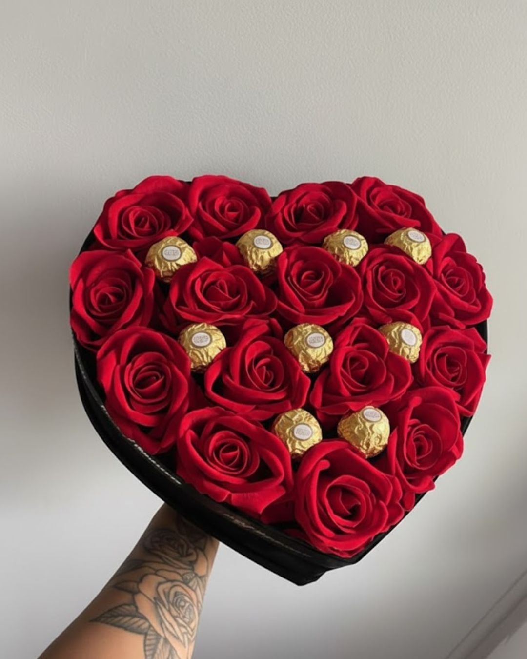 Gift Box with Red Roses – Romantic Floral Arrangement in Elegant Box