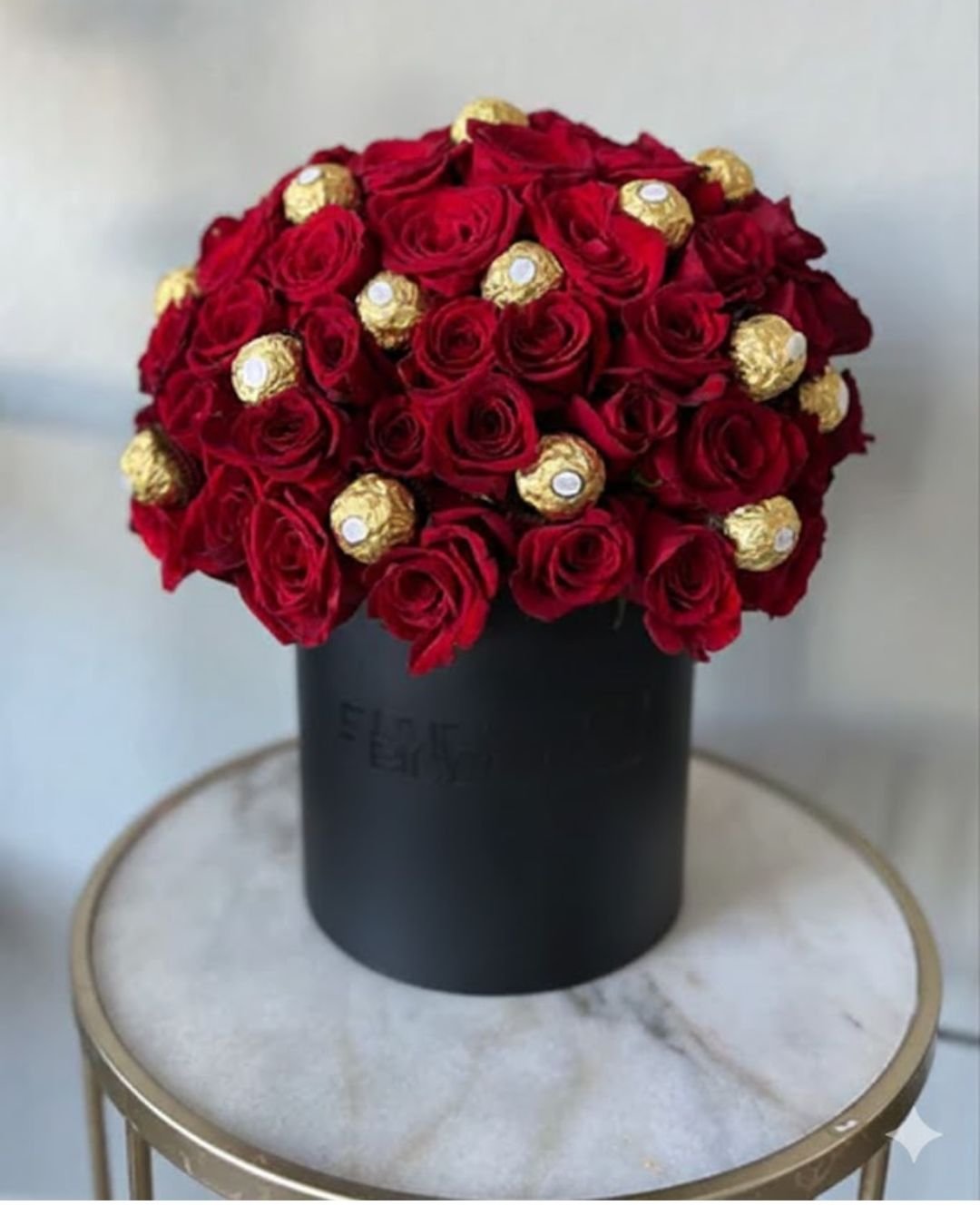 Roses with Ferrero Chocolate – Luxurious Floral and Chocolate Arrangement